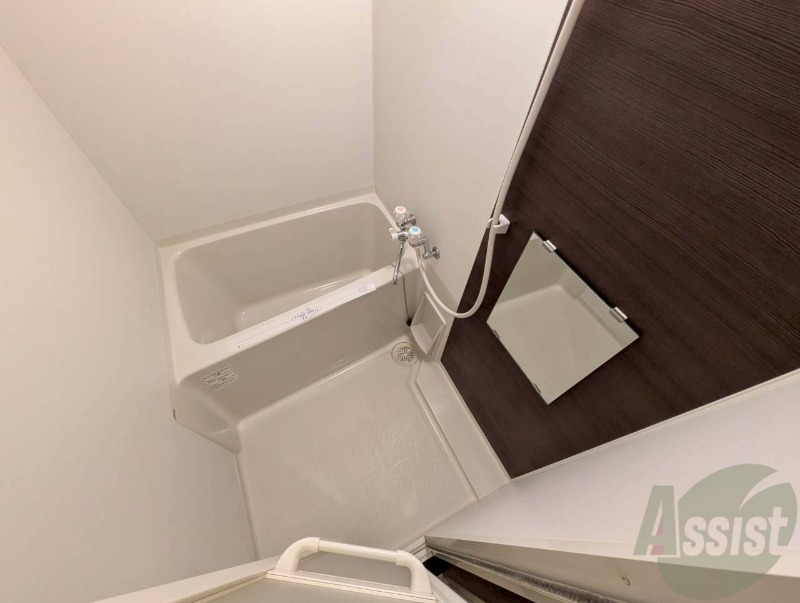 バス・シャワールーム　バスルームはこちらです。広々としてゆったり休めます。