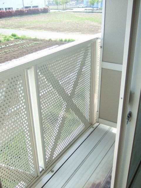 バルコニー　建物南側は住宅が建ちました