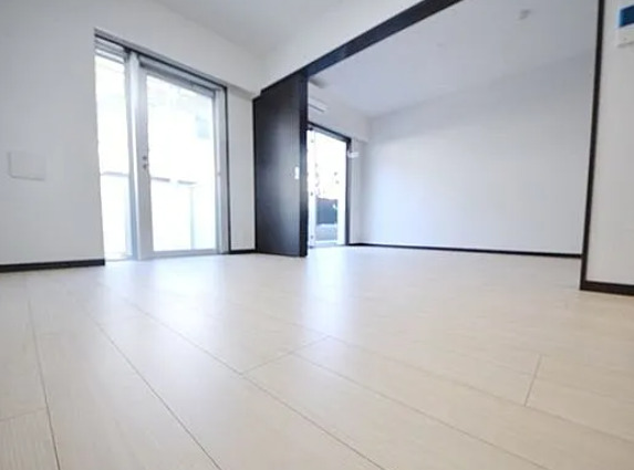 居室・リビング　別部屋の写真を使用しております。