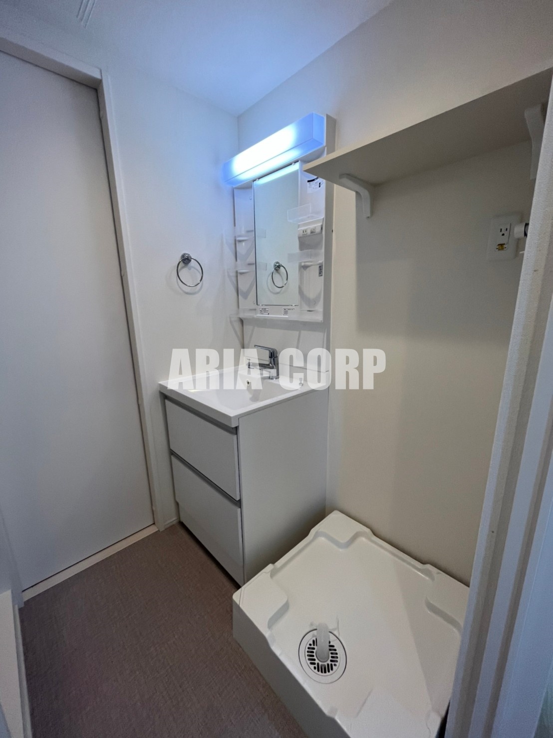 洗面設備　シャンプードレッサー付きの洗面所です！