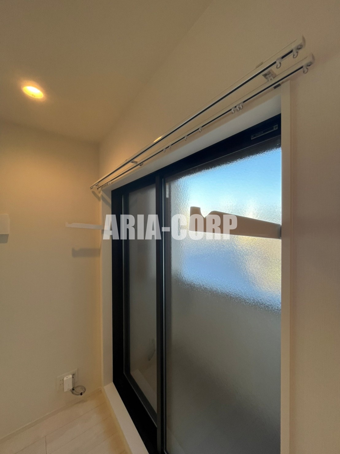 バルコニー　バルコニー、室内物干し機、浴室の3か所で洗濯干しが可能です！