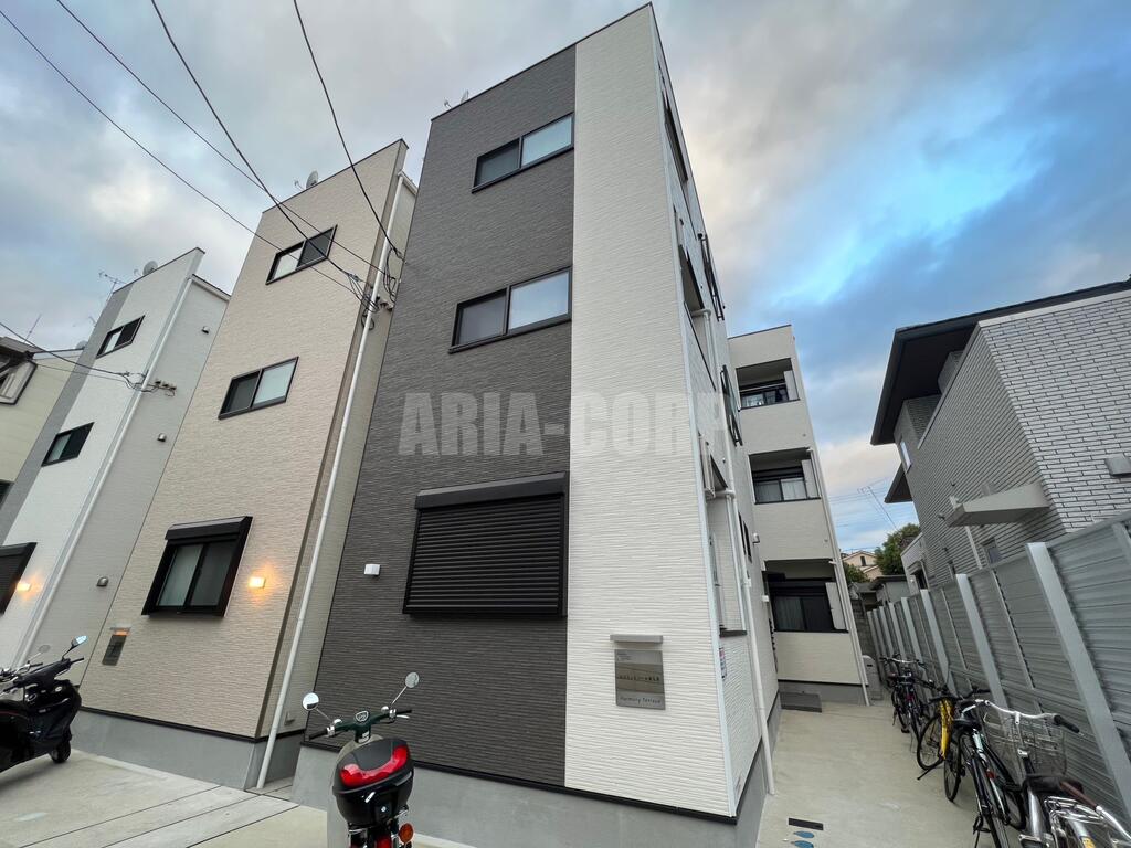 建物外観　2021年完成、大手ハウスメーカー施工のデザイナーズアパート