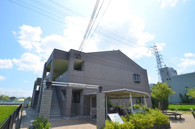 建物外観　重厚感漂うオシャレな外観