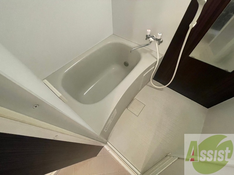 バス・シャワールーム　お風呂になります。一日の疲れを癒してくださいね。