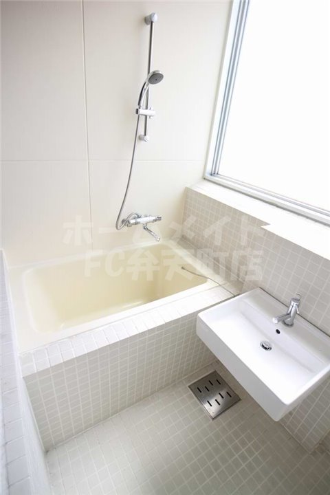 バス・シャワールーム　お風呂で日々の疲れを落としましょう