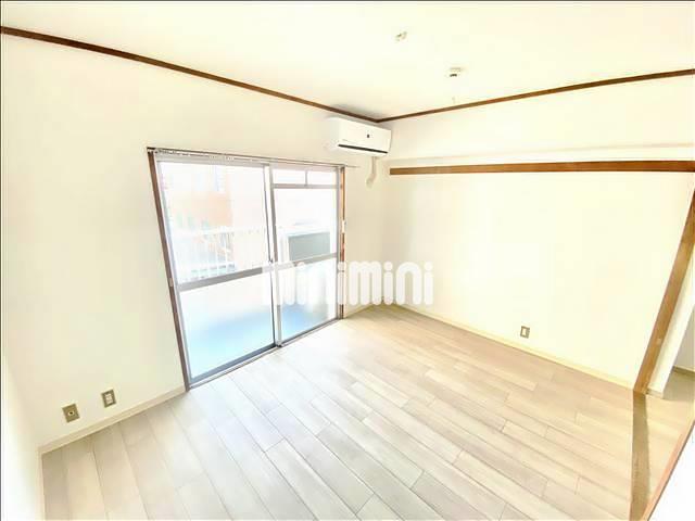 居室・リビング　６帖の洋室