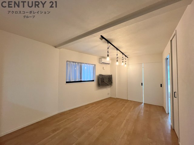 居室・リビング　エアコン付きの広いリビング