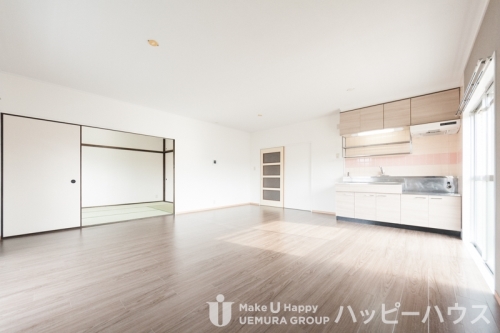 居室・リビング　退去予定の為現状を優先します。