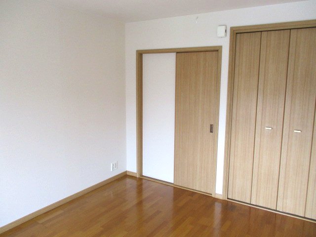 居室・リビング　2階別室の参考写真です。現況を優先します。（205）