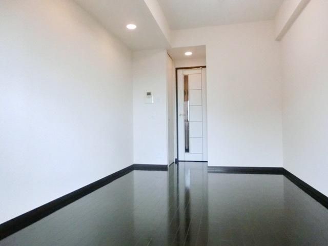 その他部屋・スペース　★重厚な色合いのフローリング★