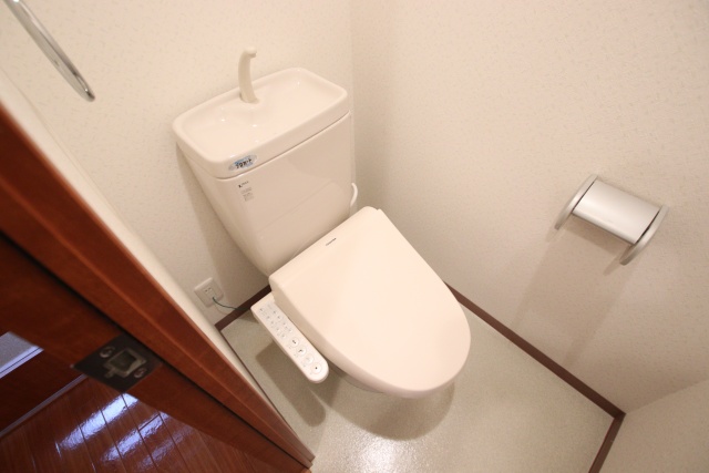 トイレ　※別室の参考写真の為、現況優先です。