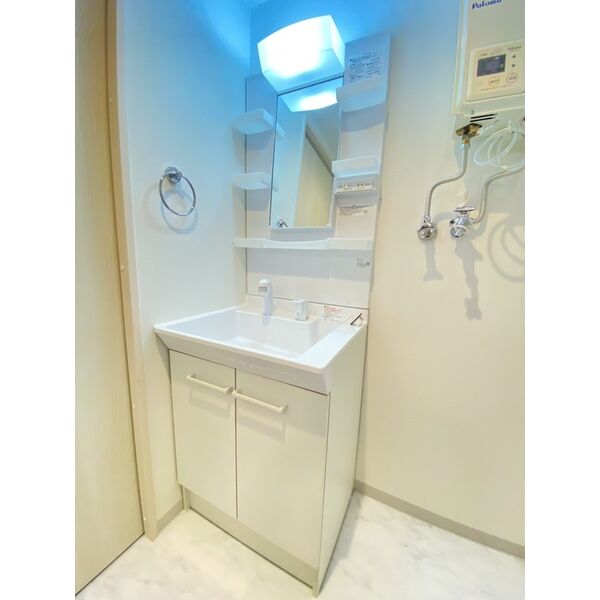 洗面設備　シャワー付き洗面化粧台☆