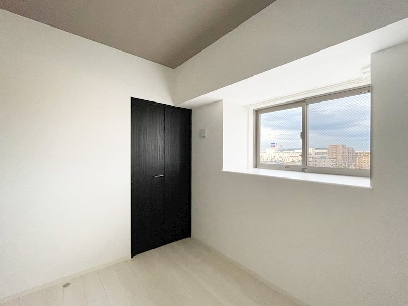 その他部屋・スペース　4.8帖洋室にも出窓があります。