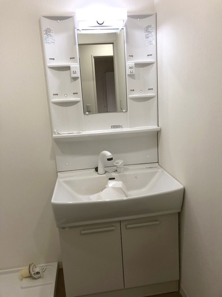 洗面設備　シャワー付き洗面台