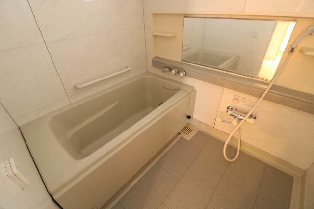 バス・シャワールーム　綺麗な浴室です♪