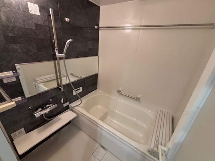 バス・シャワールーム　※同建物の別のお部屋の写真です。