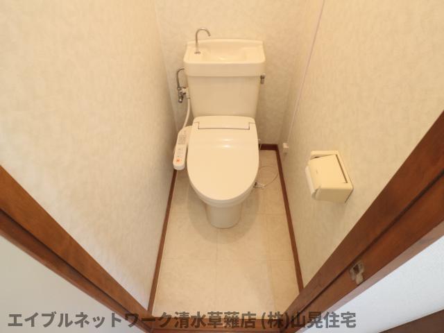 トイレ　落ち着いた色調のトイレです