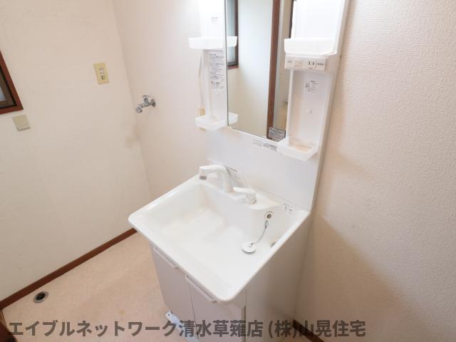 洗面設備　脱衣スペースもあります