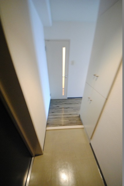 玄関　写真は２０２号室