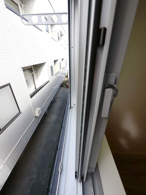 バルコニー　★窓の外に洗濯物を干せます★