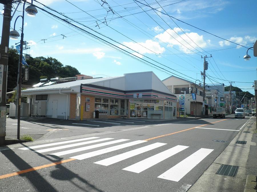 コンビニ　セブンイレブン横須賀野比店（コンビニ）まで712m