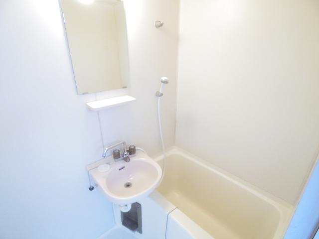 バス・シャワールーム　同イメージ反転