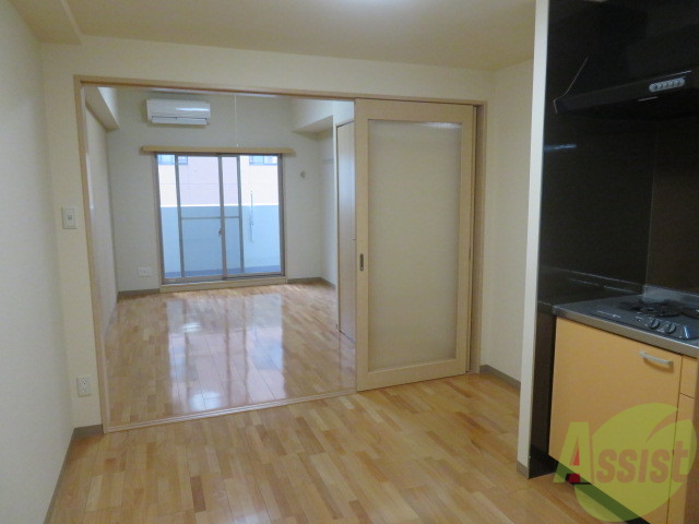 居室・リビング　キッチン側からＤＫを撮影。イメージを掴んでくださいね。