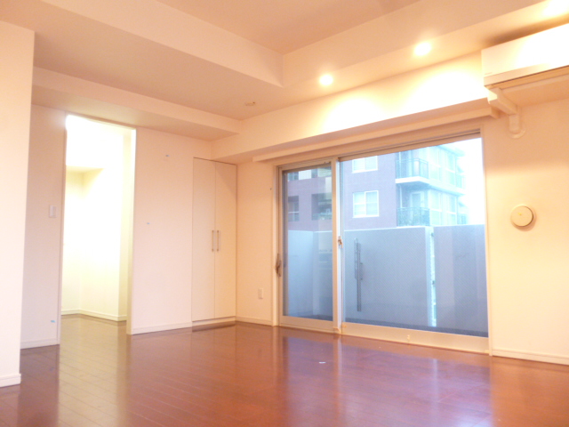 居室・リビング　内観１