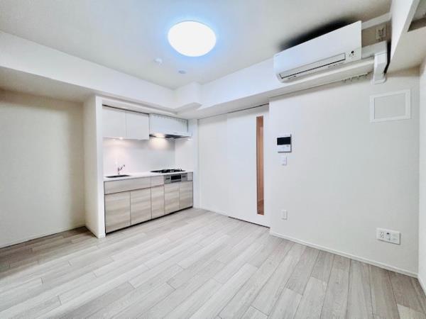 居室・リビング　こちらの居間で趣味の時間をお楽しみください