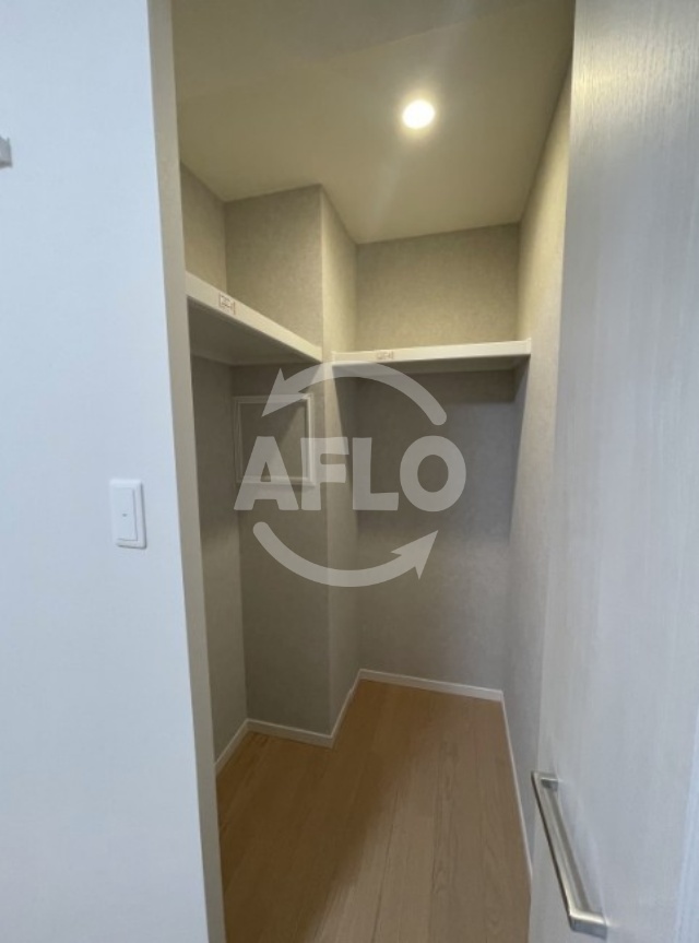 収納　ベイ・グランデ弁天町　ウォークインクローゼット