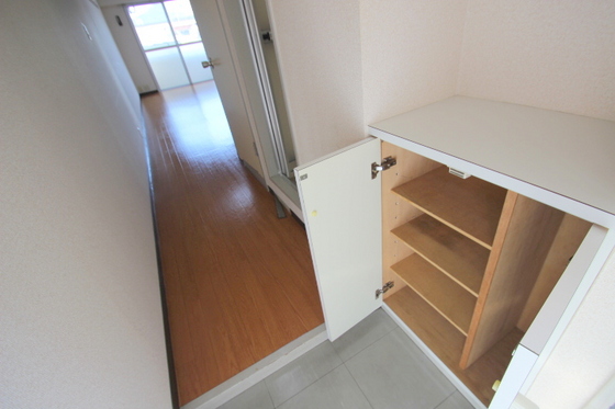 玄関　＊参考別部屋写真になります。