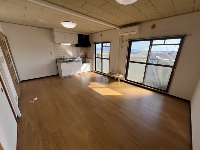 居室・リビング　広々としたリビングルームです