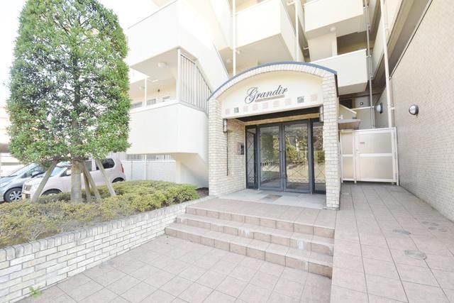 エントランス　★オートロック付きのエントランス★