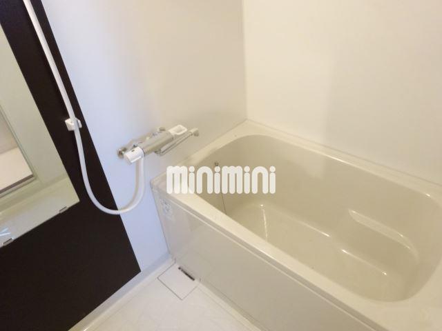 バス・シャワールーム　浴室乾燥機付きです。