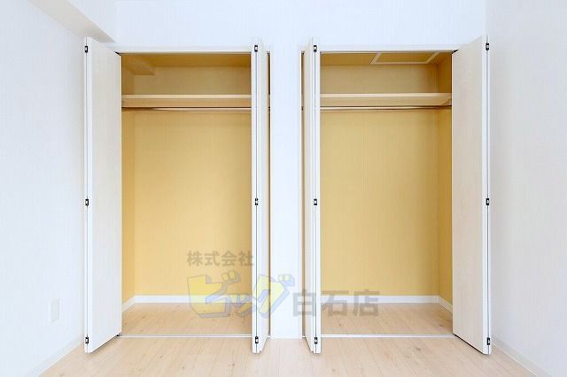 収納　壁一面のクローゼット付きです♪