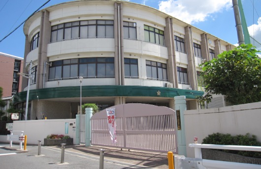 小学校　大阪市立三軒家西小学校（小学校）まで895m