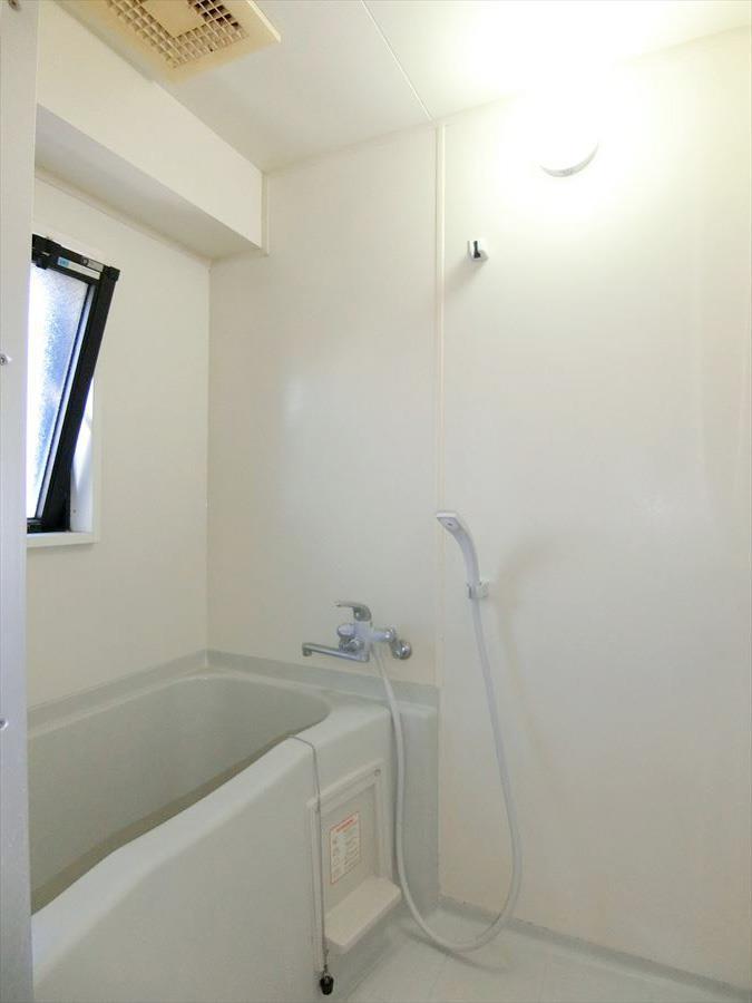 バス・シャワールーム　同じ間取りの別部屋の写真です。