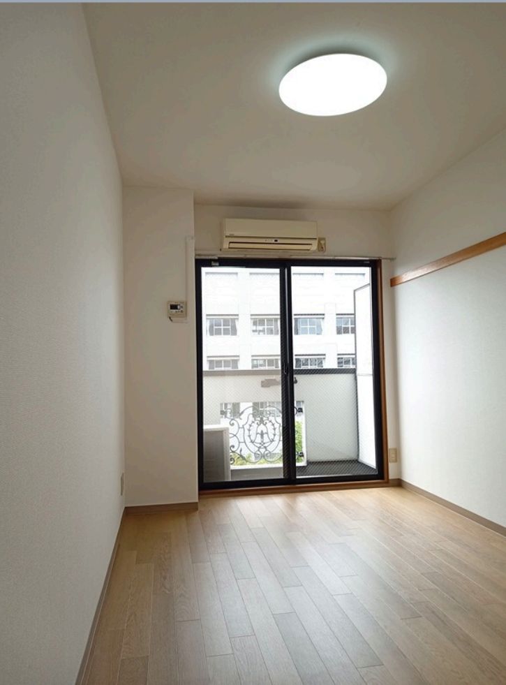 居室・リビング　室内