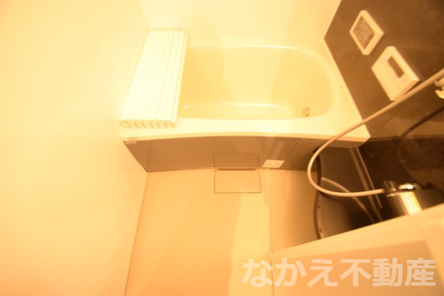 バス・シャワールーム　落ち着いた空間のお風呂です