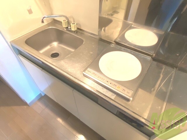キッチン　キッチンには、ＩＨコンロが１口設置されているので便利
