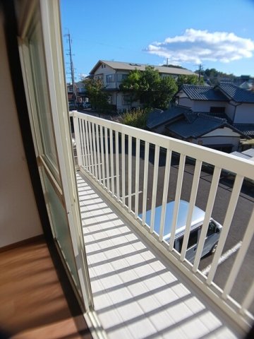 バルコニー　暖かな日差しのふりそそぐバルコニー