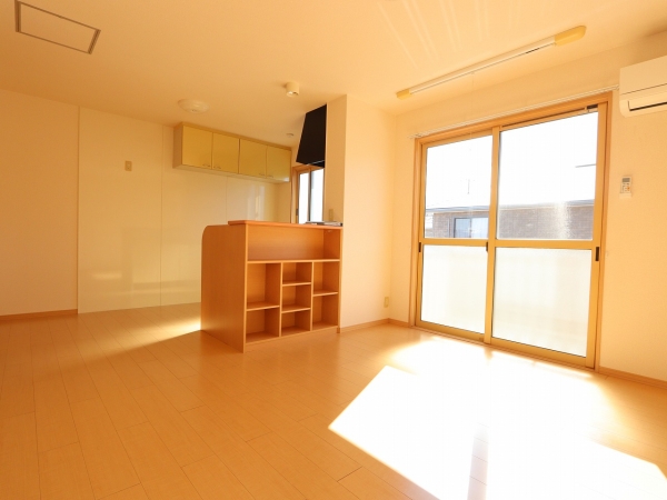 居室・リビング　日当たり良好広い開放的なリビングです