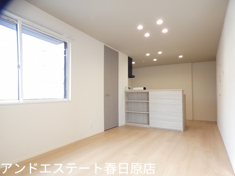 居室・リビング　新築の駅近物件です