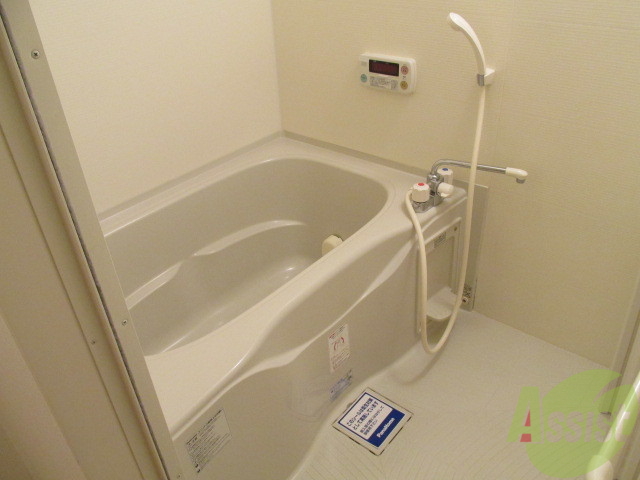 バス・シャワールーム　足も延ばして冬でも温まれますね。足を温めると寝つきも良いです