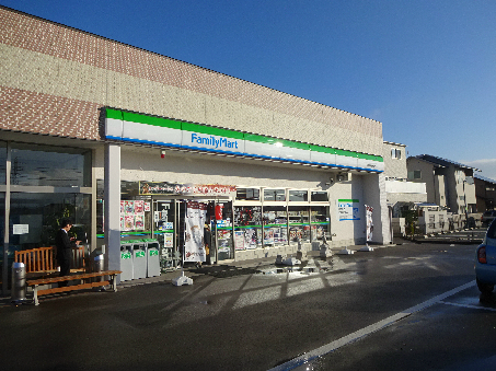 コンビニ　ファミリーマート 長野青木島大塚店（コンビニ）まで711m