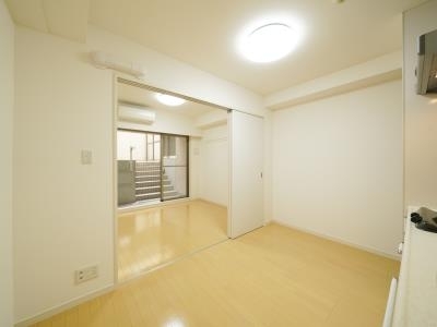 居室・リビング　※別部屋の参考写真です。