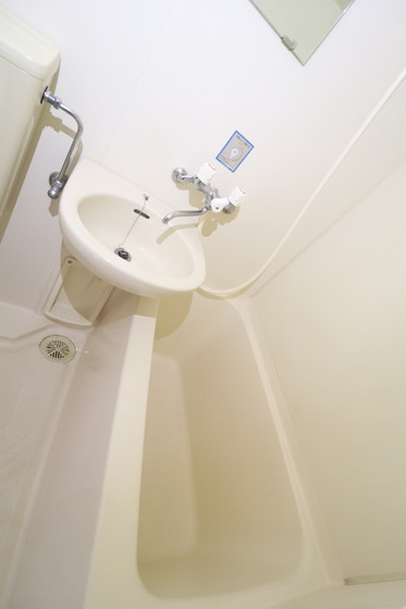 バス・シャワールーム　※別部屋の写真です