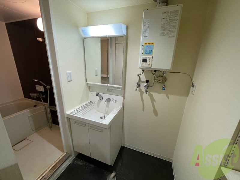 洗面設備　シャンプードレッサー。身支度はここでばっちりですね。