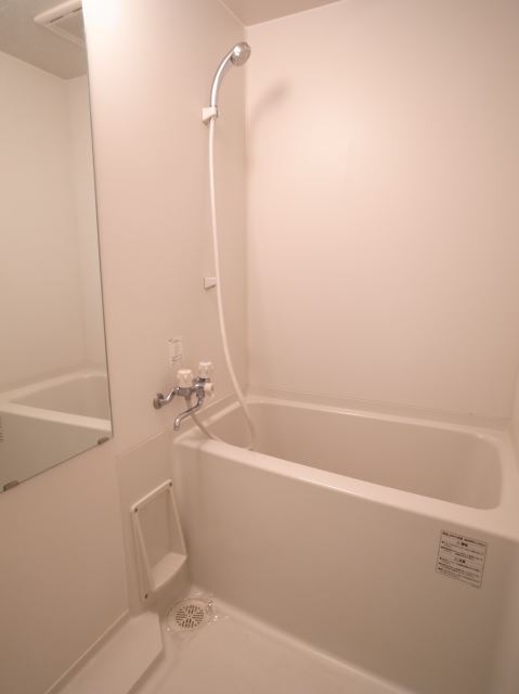 バス・シャワールーム　写真は別タイプのお部屋になります