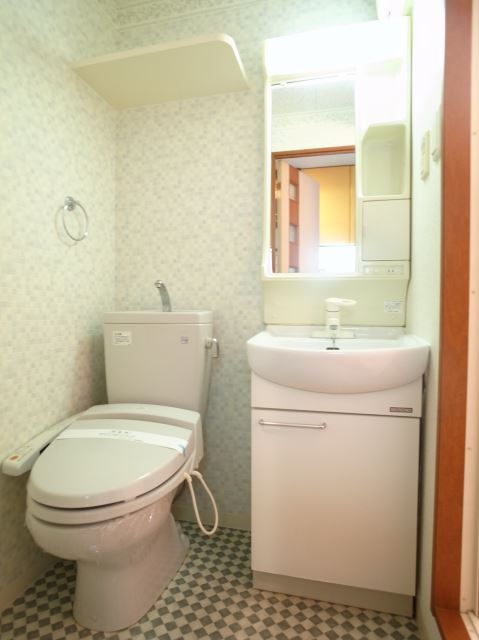 洗面設備　写真は別タイプのお部屋になります